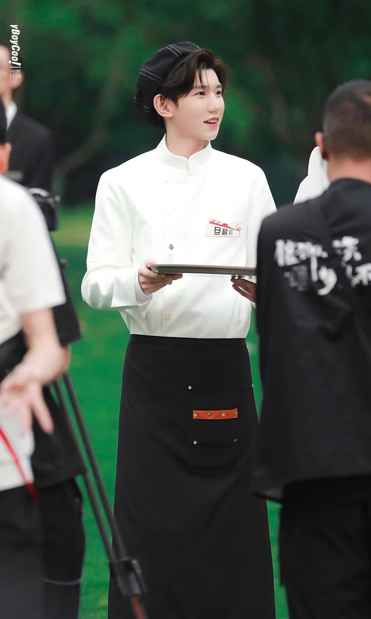 王源厨师造型美图分享最帅小厨师来啦