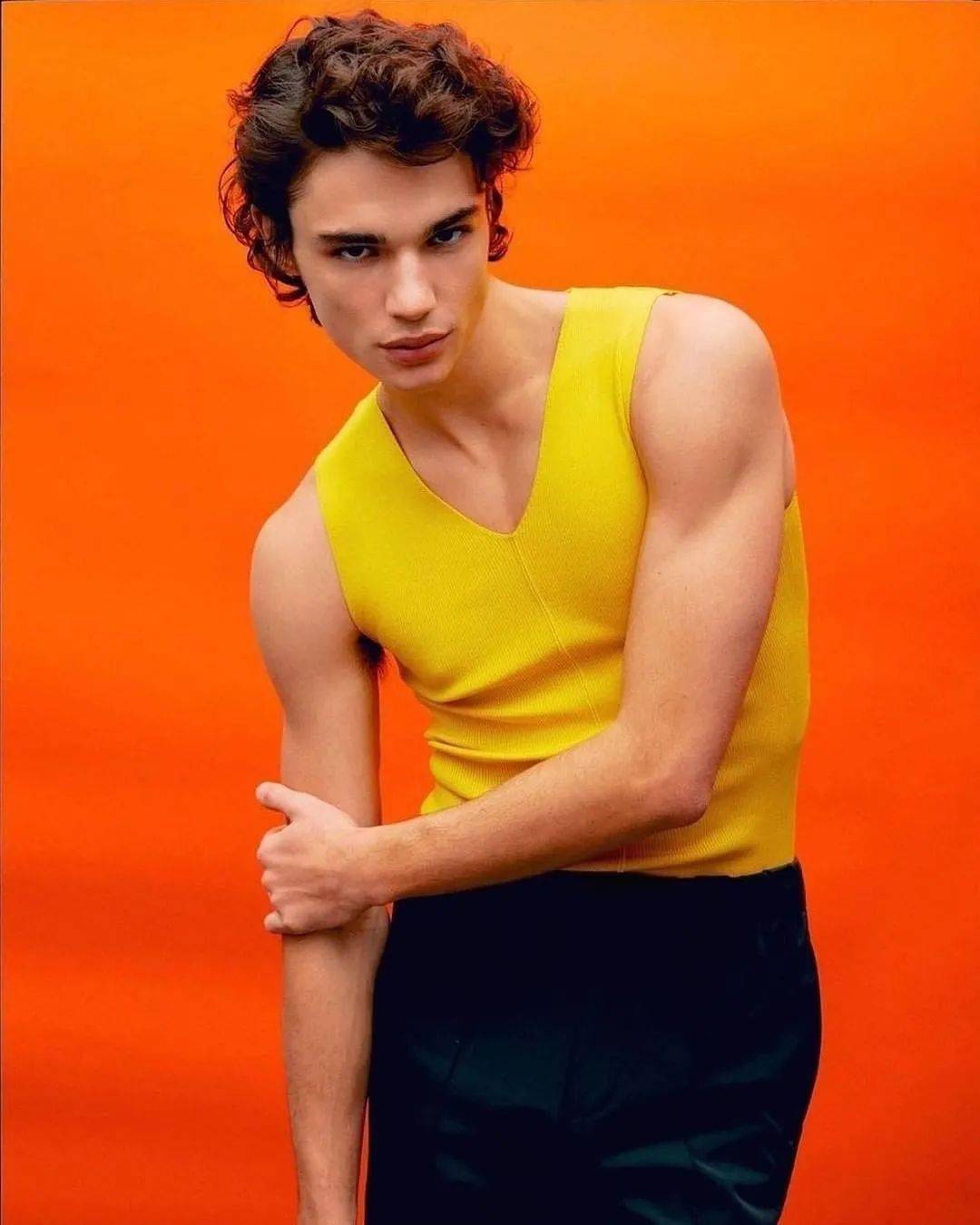 fernando lindez出生于2000年,今年21岁.