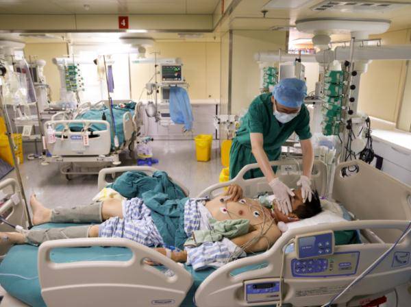 颈部|先后住进ICU！一颗智齿“放倒”两壮汉！这四种牙，赶紧拔！