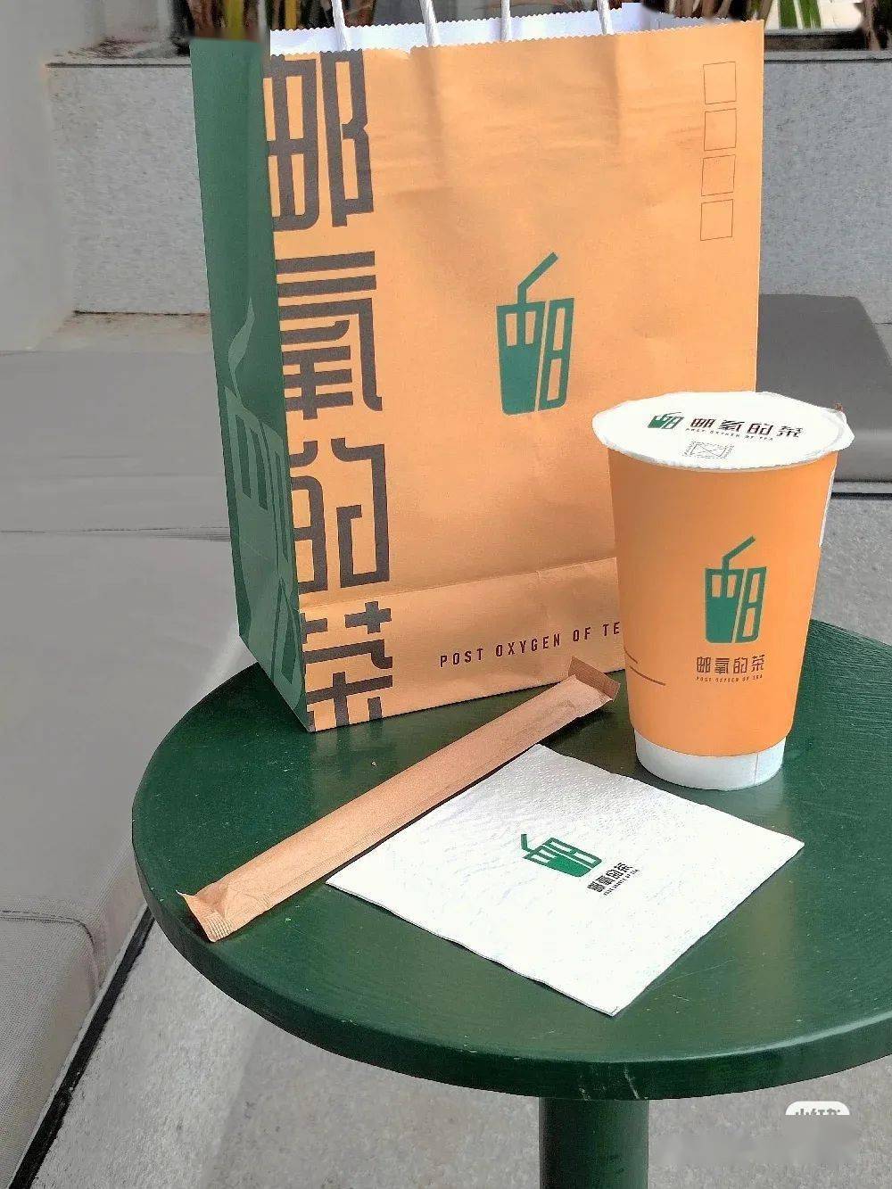 包装袋,熟悉的"黄 绿"配色,右上角还有填写邮政编码的格子,真的好像一