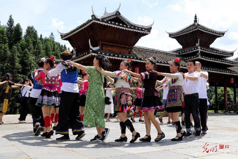 in|Ethnic tourism booming in C China's Hunan