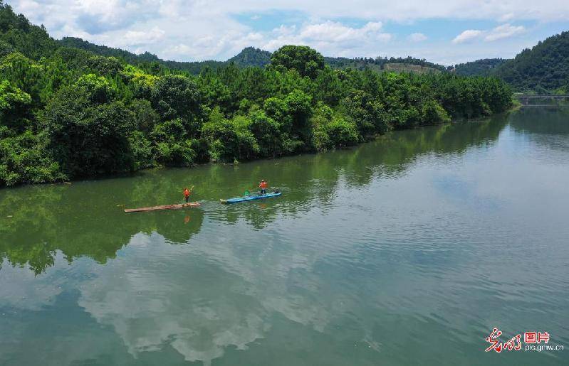 in|River clean-up conducted in E China’s Jiangxi