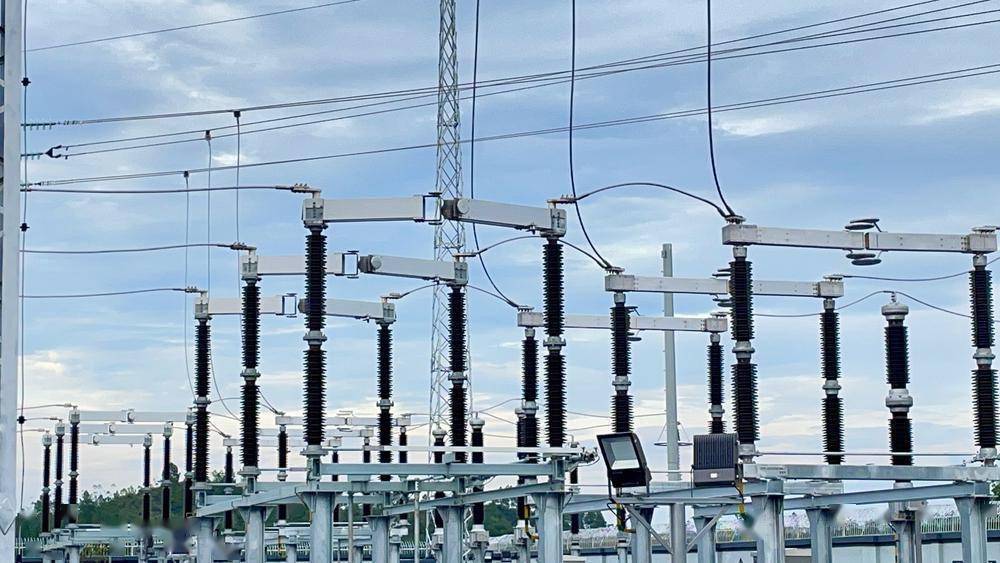 粤直击赣深铁路首座220千伏牵引变电所受电成功