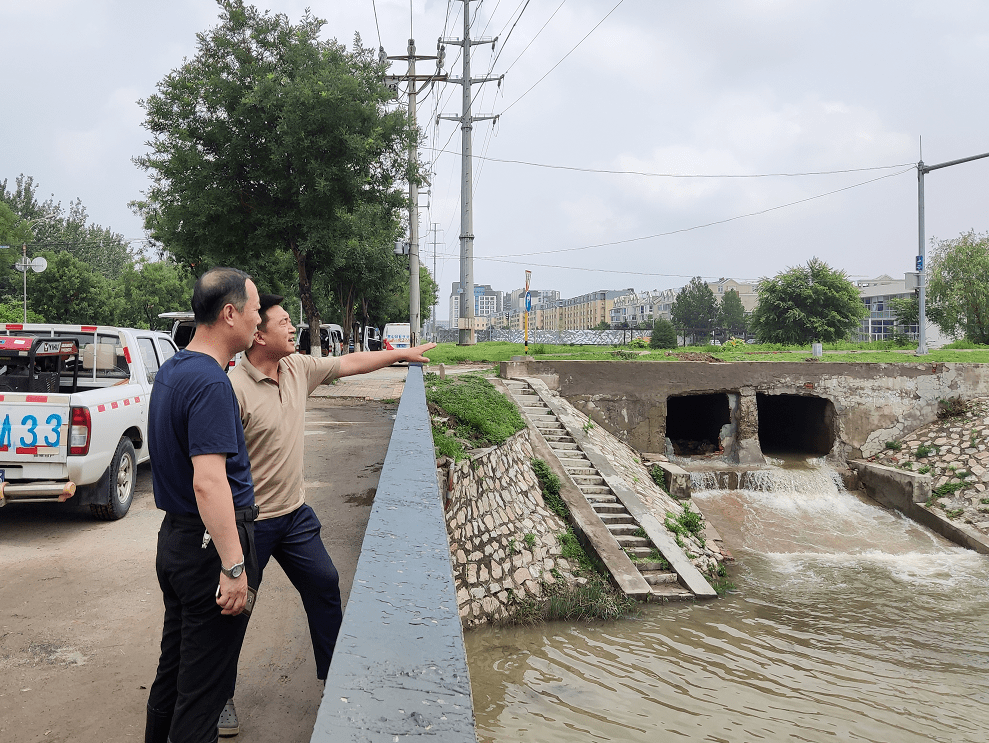防汛筑牢汛期安全堤坝区水务局扎实开展河道巡查工作