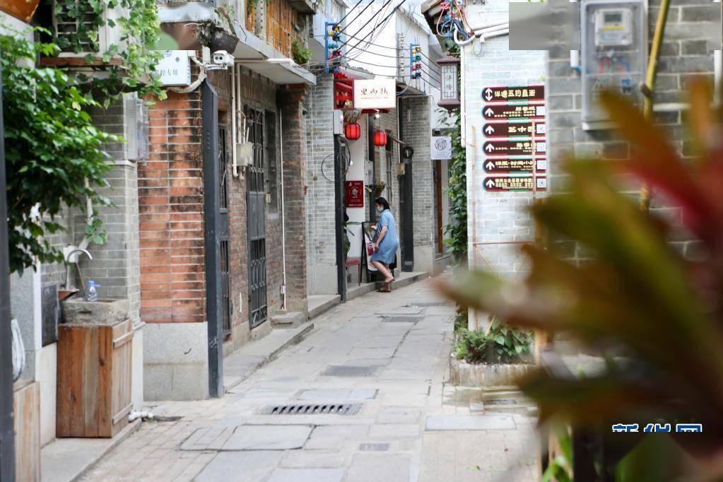 这是7月16日拍摄的广东省广州市荔湾区泮塘五约街巷.