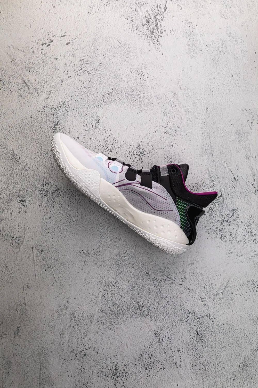 后跟|李宁低帮出神鞋!音速 9 Low 造型更犀利!透气大升级!