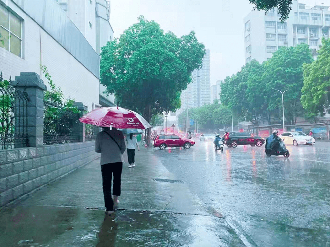 "风雨很大,你忍一下!