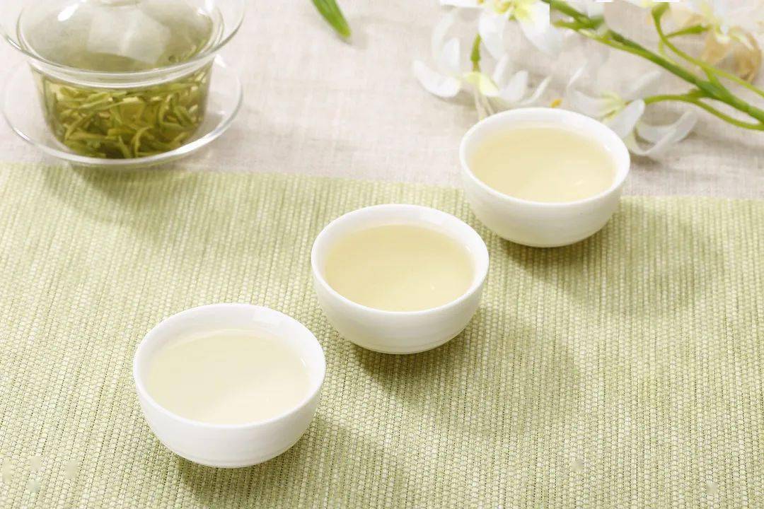 茶香一刻浅赏白茶如银似雪自成一种