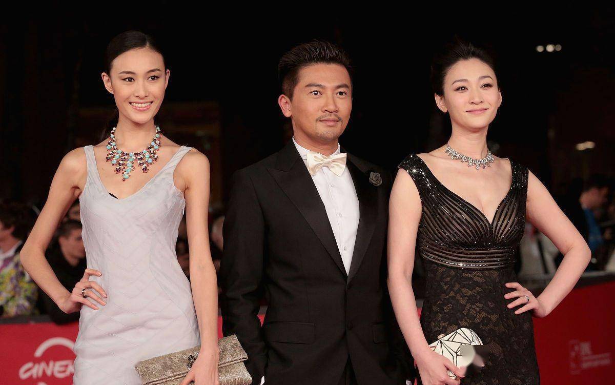 李小冉胆大又敢穿立体身材套v领裙窈窕曲线直白还显眼