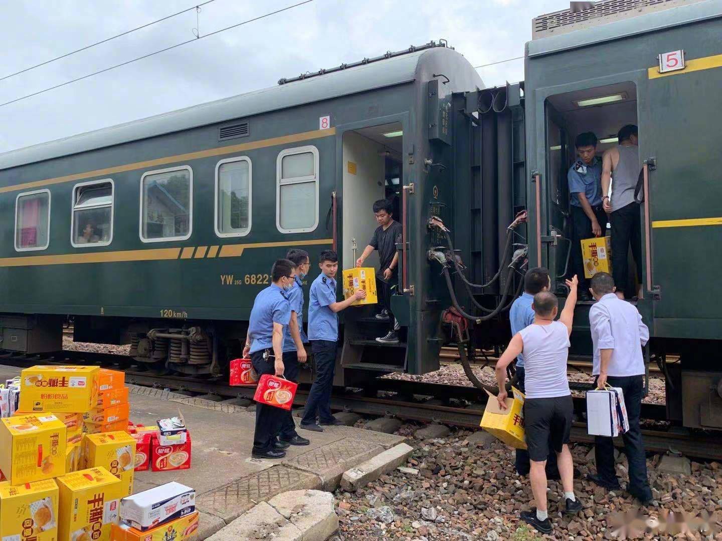 特大暴雨致郑州 35 趟列车临停,京广高铁等现已逐步恢复