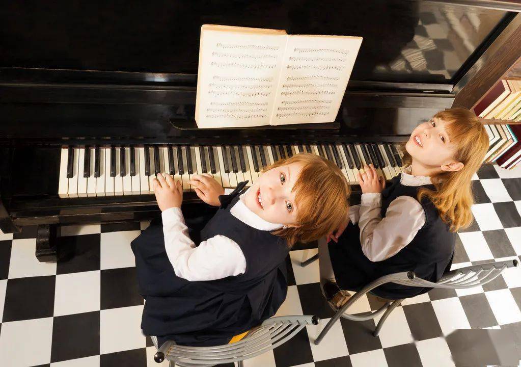 鲍释贤关于小孩子学习钢琴考级的利弊