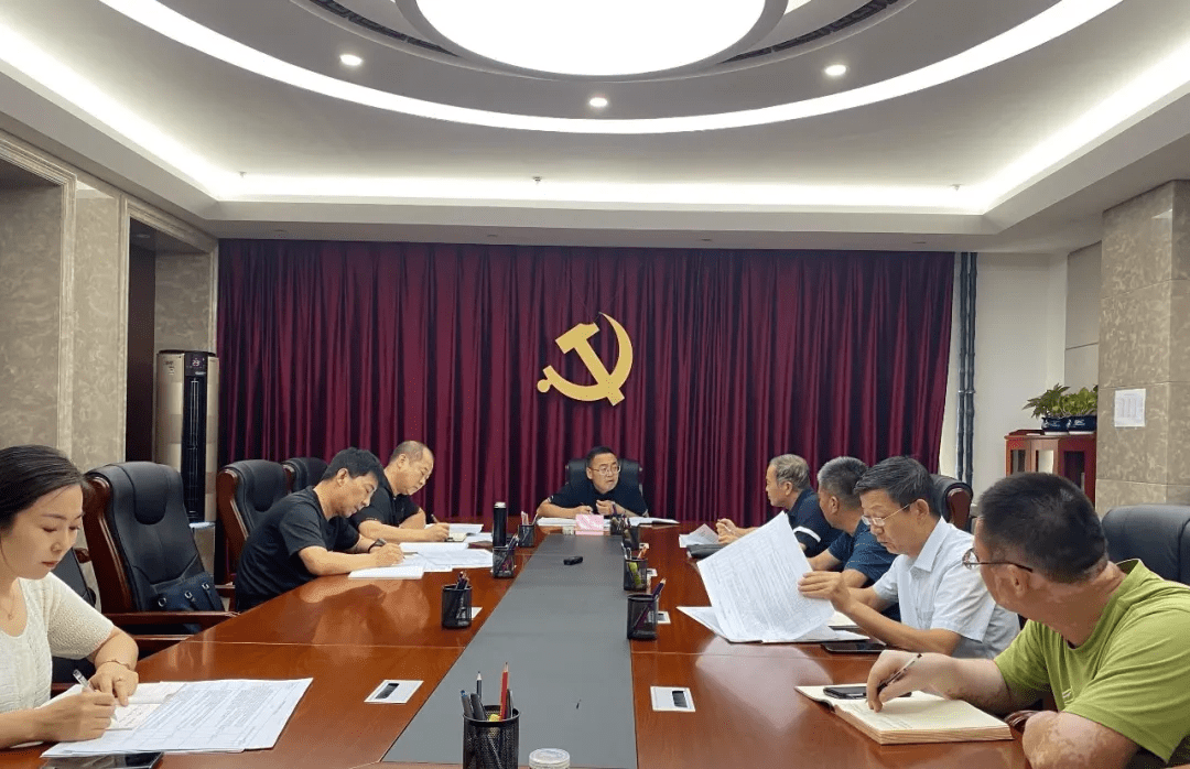 7月21日下午,县委副书记,政法委书记杨海军在五楼常委会议室主持湛