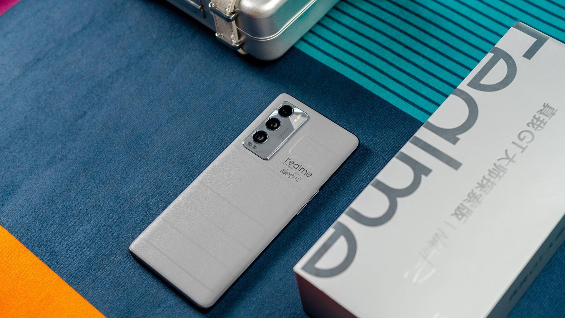 真我gt 大师探索版图赏:通感设计 润泽质感