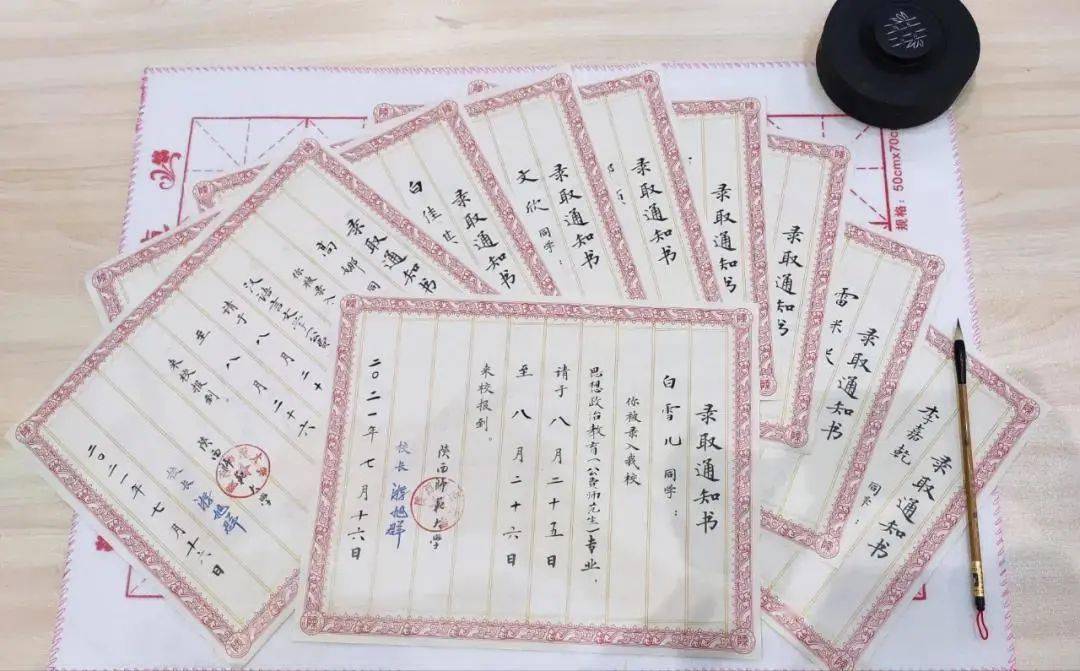 关注陕师大毛笔手写录取通知书坚守15年的教育情怀