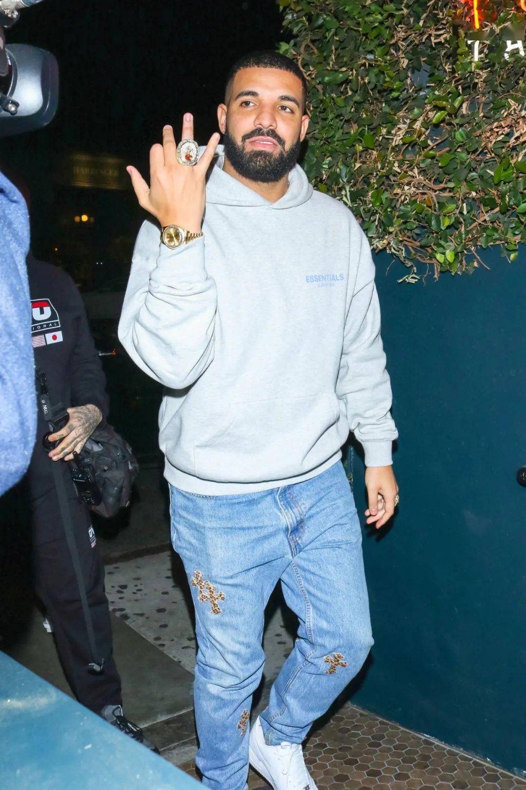Travis|泼墨 破坏 微喇，关于牛仔裤回潮，NIGO、TS 等人的不同喜好