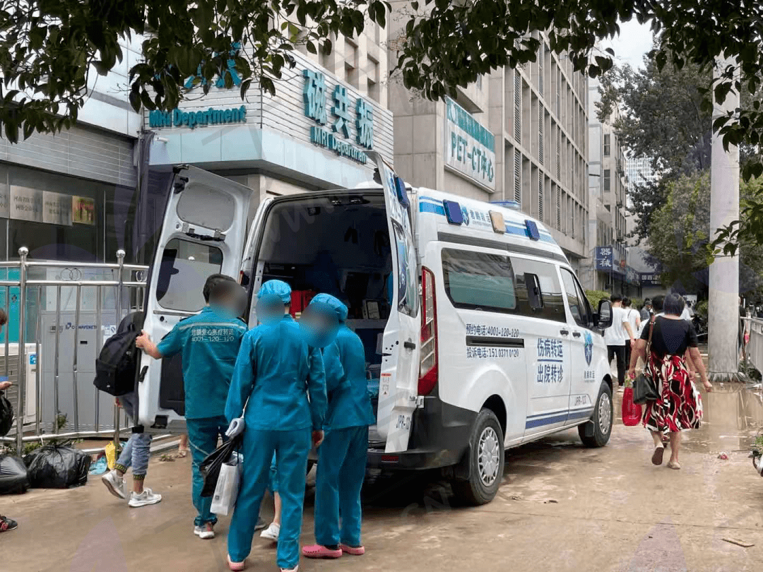 直击现场暴雨中的郑州医院现在怎么样了