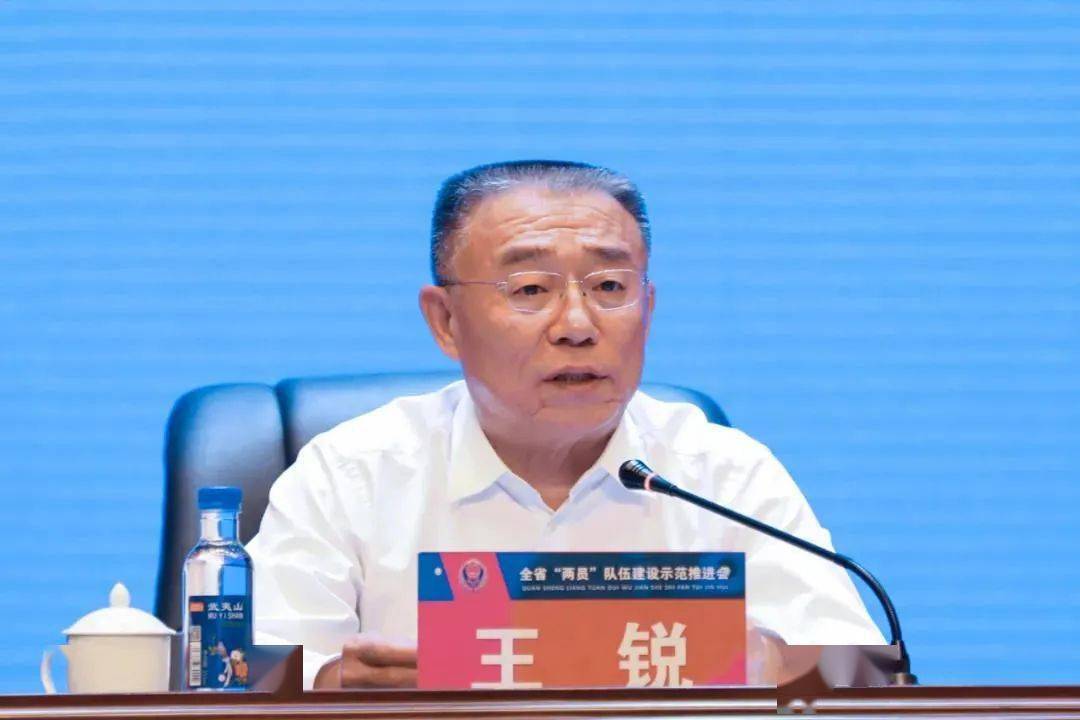 全省消防救援队伍"两员"队伍建设示范推进会在天水召开_车奕聪