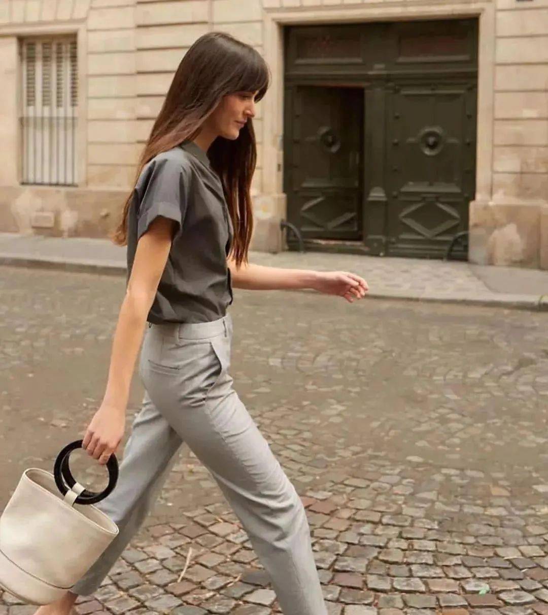 夏天|穿上瘦成纸片人的法式衬衫,优雅简约,舒适凉爽,限时送丝巾