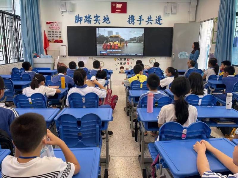 太阳|“我要画个太阳擦掉河南暴雨” 深圳暑托班学子为河南送祝福