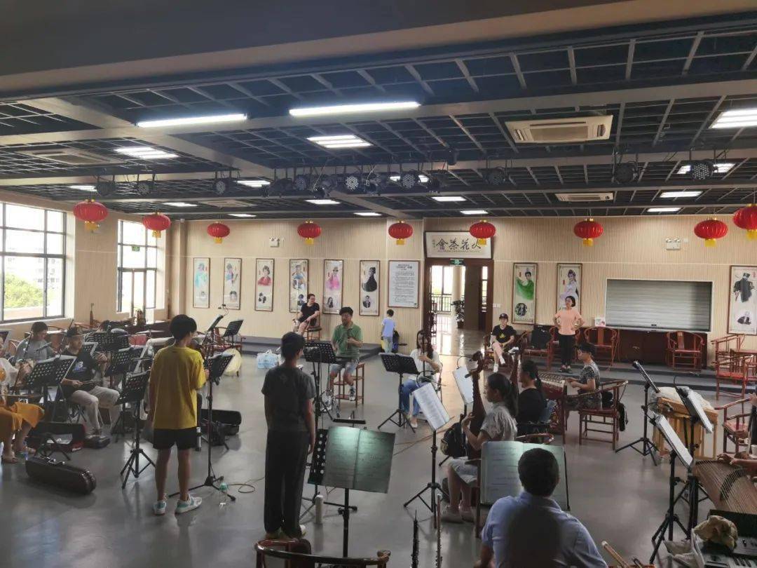 越圈新动态赵志刚萧雅等开演唱会庆尹桂芳大剧院启用