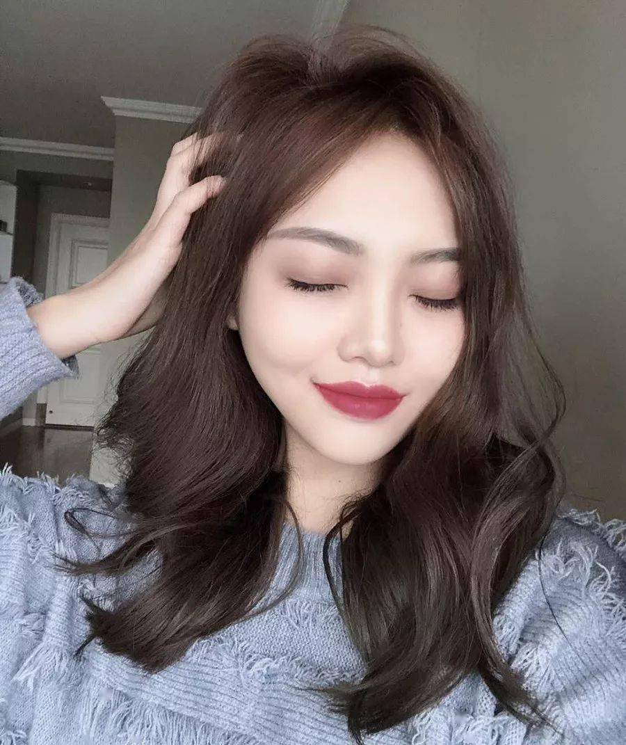 棕色|染了个亚麻色，效果不输发廊，发质竟然也变好了