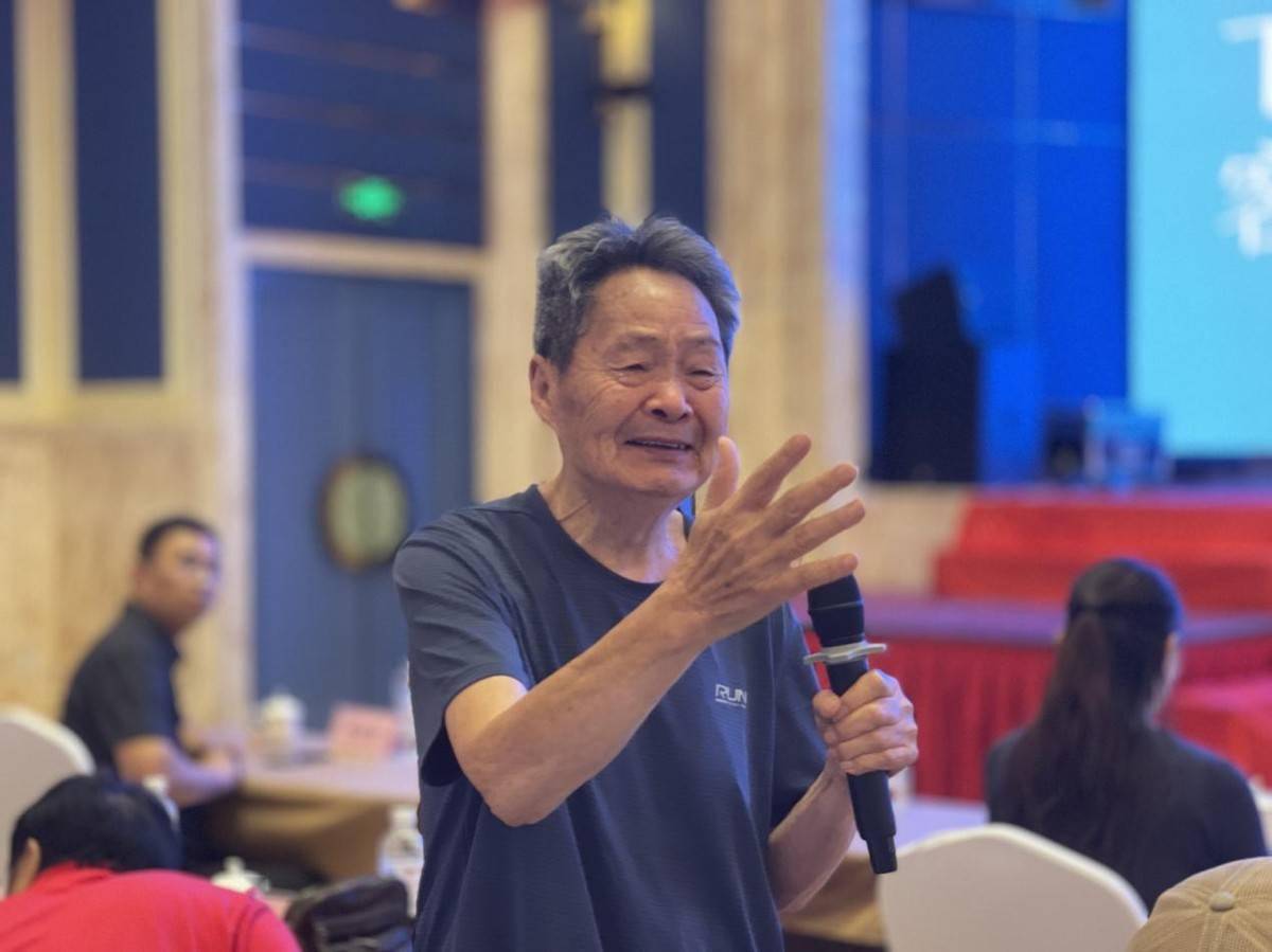 市商务局领导讲话洞天春集团董事长夏元宏先生发表致辞