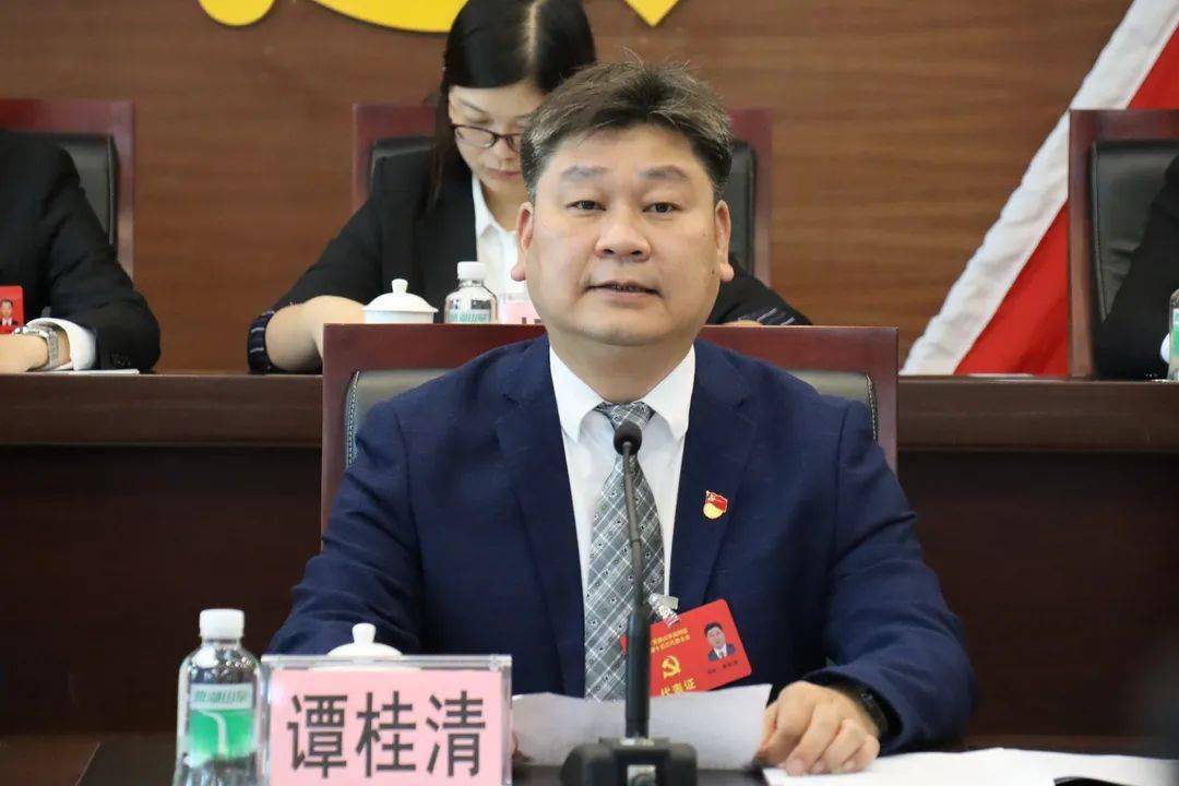 更合镇党委书记谭桂清表示,未来机遇与挑战并存,摆在我们面前的任务是