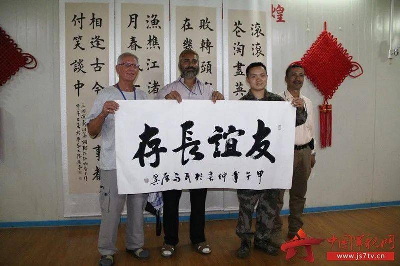 让张展翼很快成为部队"红人"能文能武和一个年轻的九零后联系起来很难