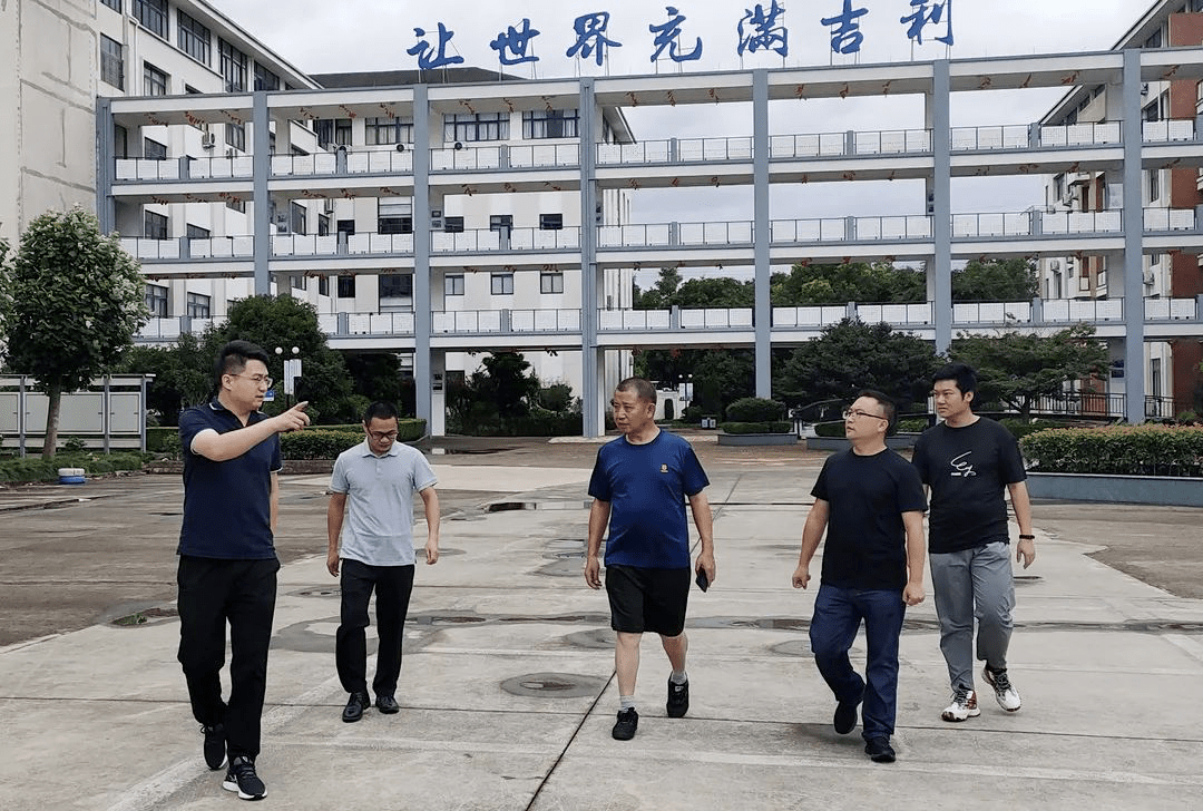 防台工作,金清镇幼儿园,路桥三中等做好防御工作△临师附小做好排水