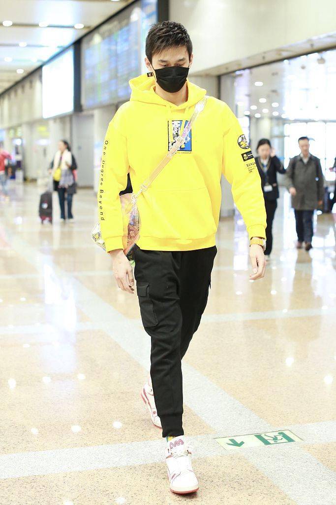 黑色|国货之光冲上热搜 盘点明星们的国货穿搭