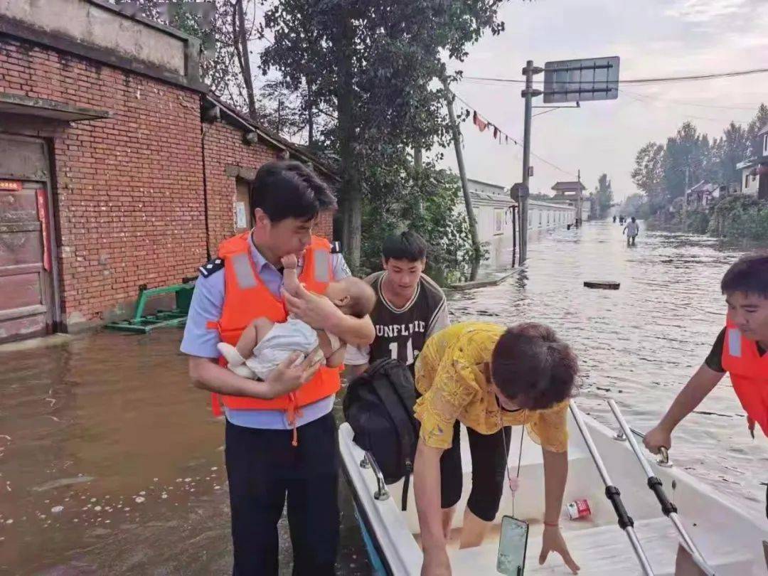 获嘉县政法系统抗洪抢险纪实