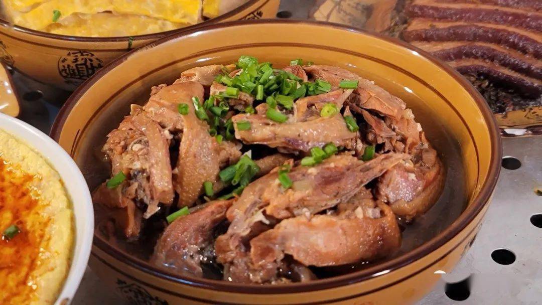 白夹 沙带丝肘子品 碗"八大碗"万源民间特色菜品