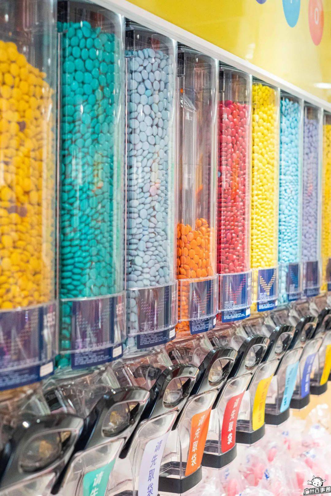 如果你也想体验手拉m豆的乐趣,不用只能到旗舰店里啦,这面mini版的m豆