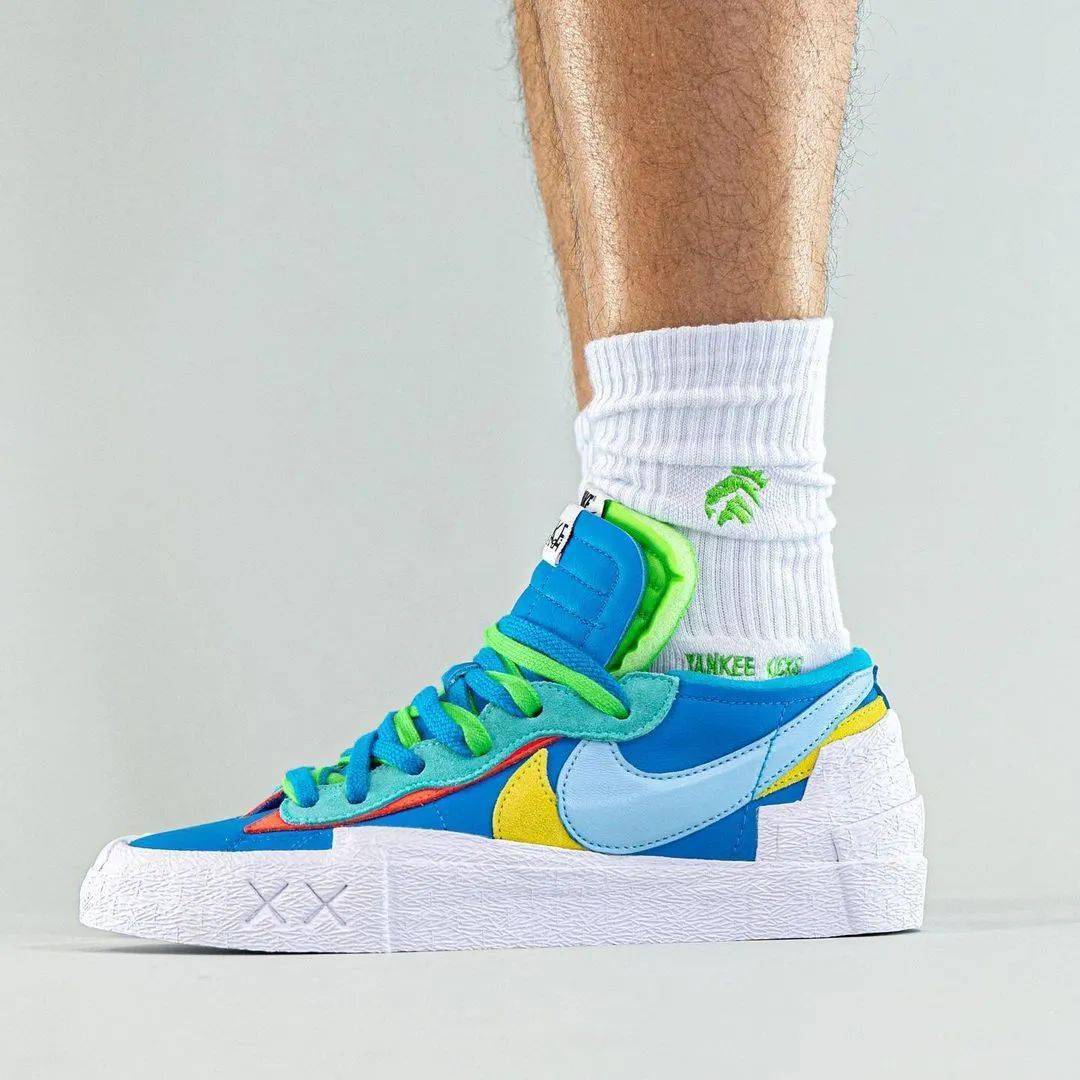 鞋舌|发售倒计时！sacai x KAWS x Nike 上脚新图曝光！