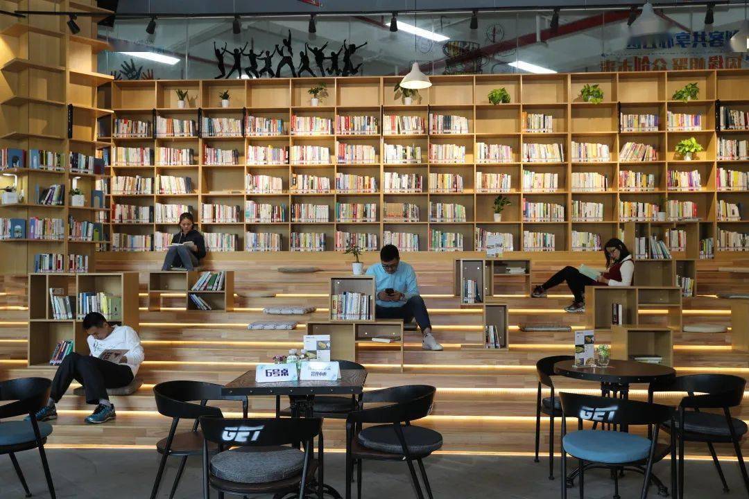 广州黄埔首创智慧交通阅读驿站打造图书馆之城每7000人拥有1个公共