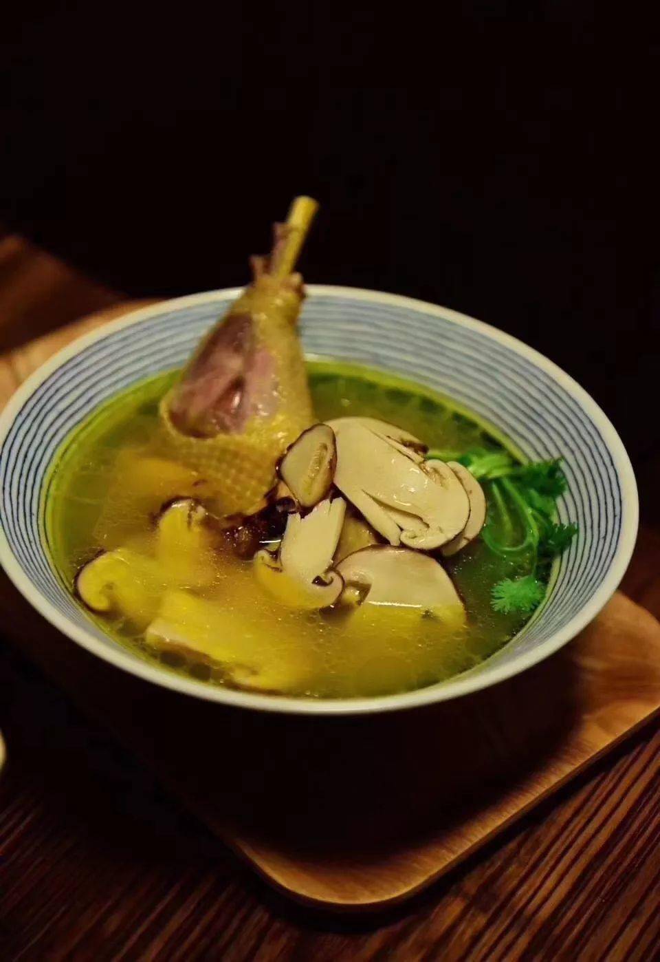 日本人不吃冬虫夏草却吃松茸3000一根还抢着买究竟为什么