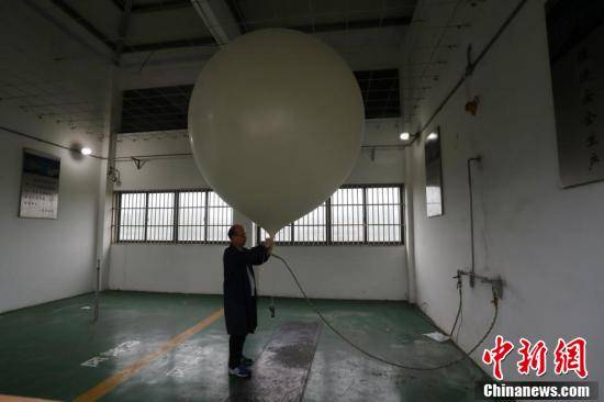 气球|捕捉“烟花” 上海释放“探空气球”
