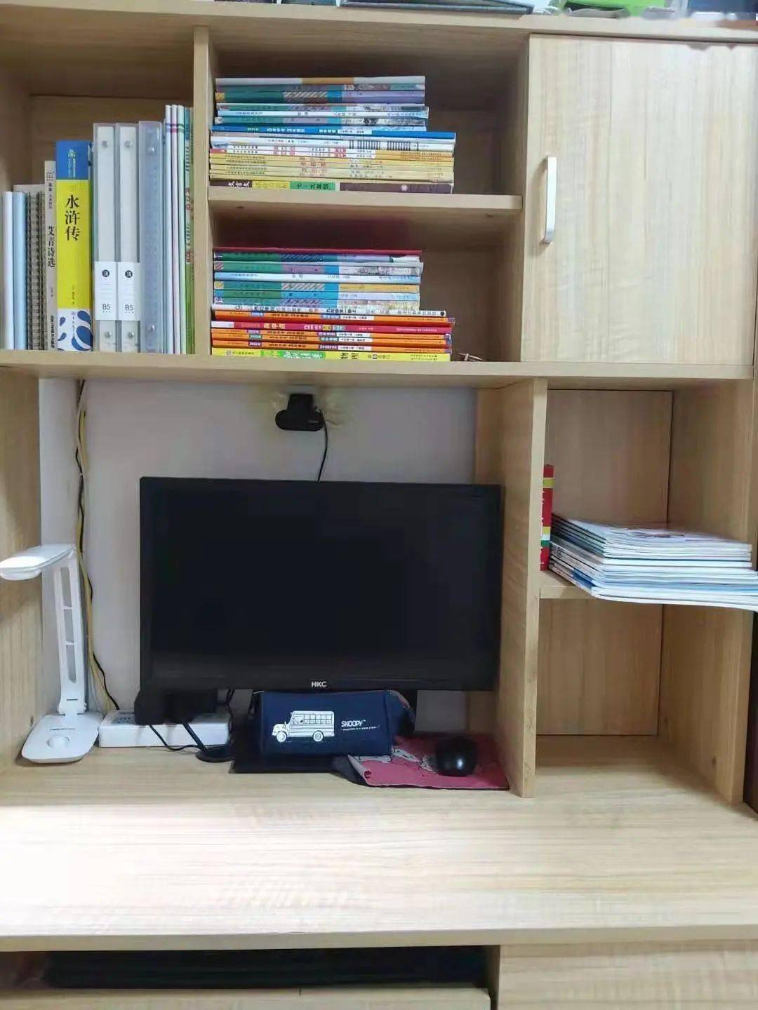 如何快速的整理书桌 18d84ee7f8bf4ac7973a50f6dbe2f360.jpeg