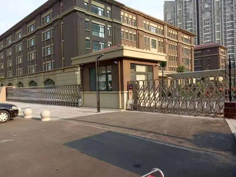 實驗小學天天向上分校位於湖境壹品實驗小學御龍金灣分校位於環球路北