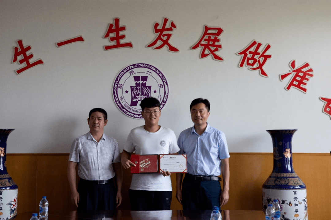 24日天津招生组组长崔嵬等招生组全体领导,携领航人为天津市蓟州一中