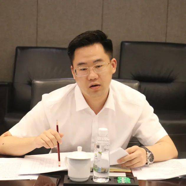 小镇动态挂图作战守住底线信息港召开违约企业综合整治专班会议