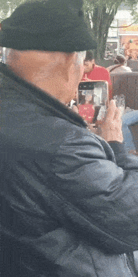 搞笑gif:妹子,这不是在查酒驾,请注意你的动作!