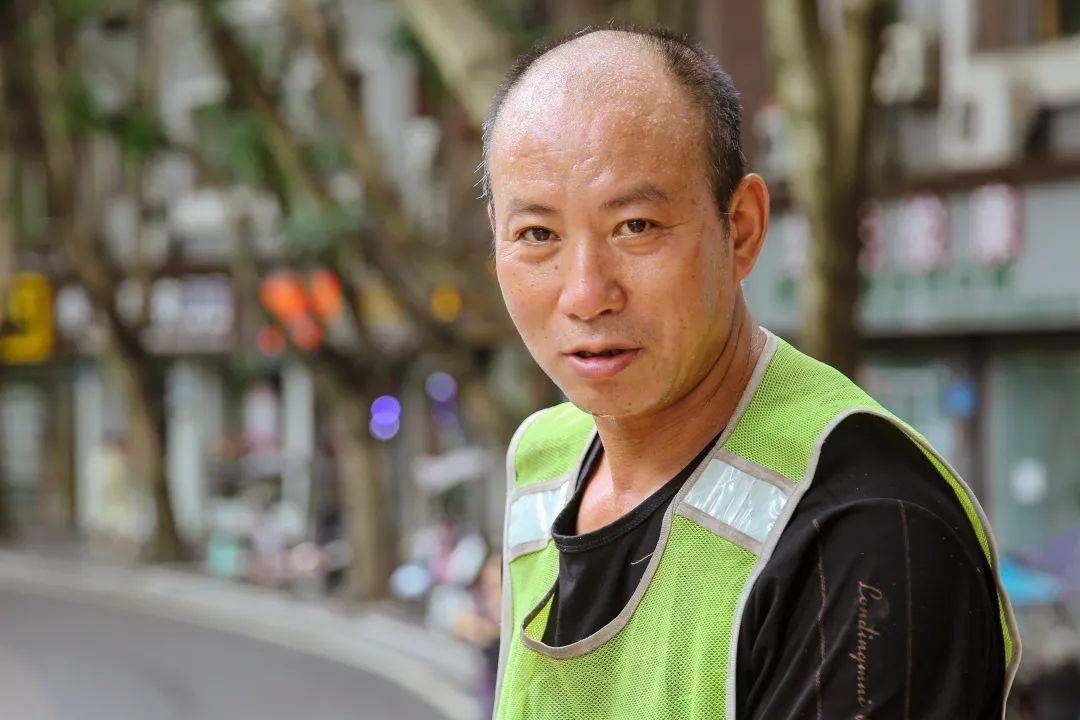 环卫工大片来袭,你们挥洒汗水的样子真美!