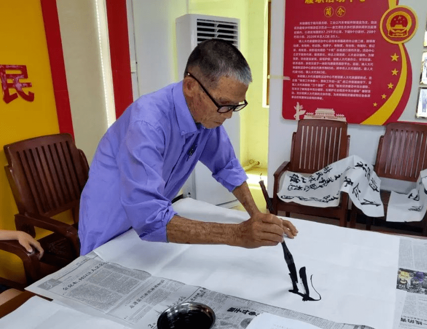 家庭家教家风建设丨陆川大手牵小手将红色传奇进行到底