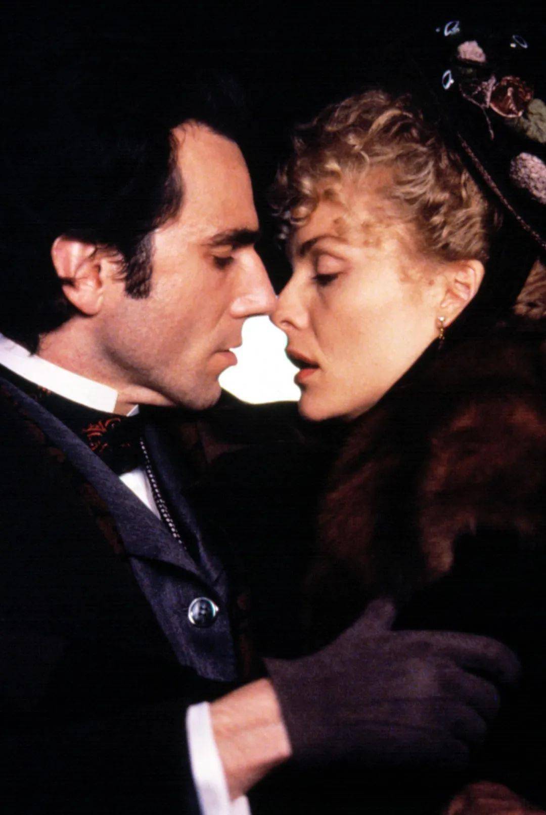 ÿһĻ�����ͻ�������Ů���Ψ�����鱯��