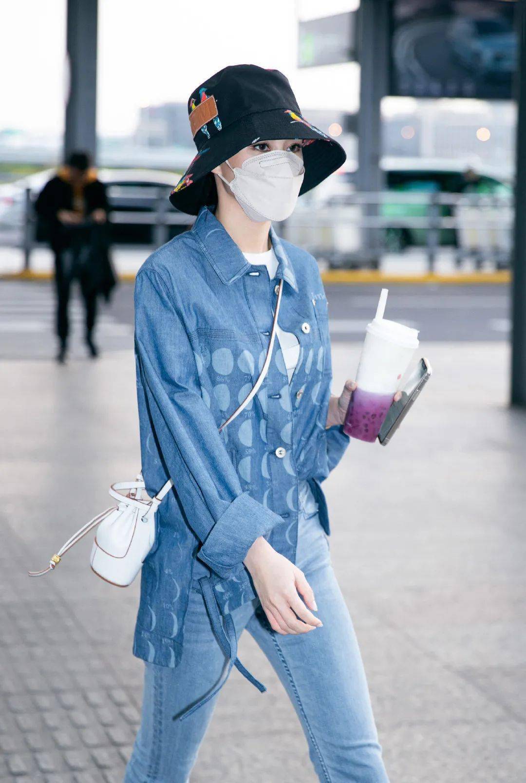 材质|Loewe、Miu Miu草编帽，才是今夏最时髦凹造型神器！