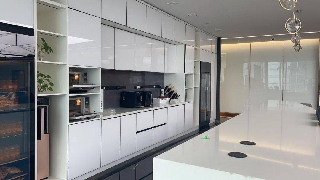 偷窥成都各大公司茶水间没想到贫富差距那么大