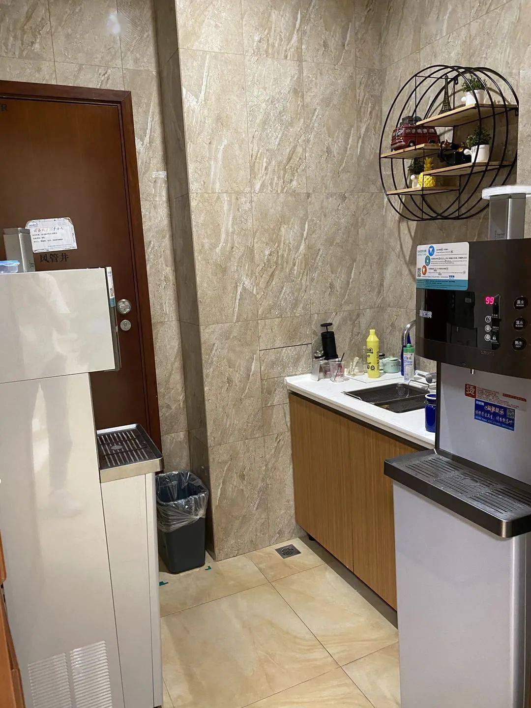 偷窥成都各大公司茶水间没想到贫富差距那么大