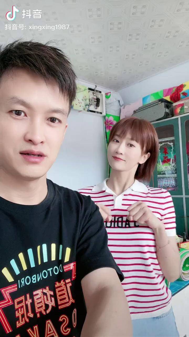 小梁现实中老婆图片