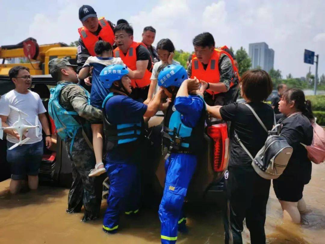 代縣藍天救援隊3車7人赴河南新鄉執行抗洪搶險任務